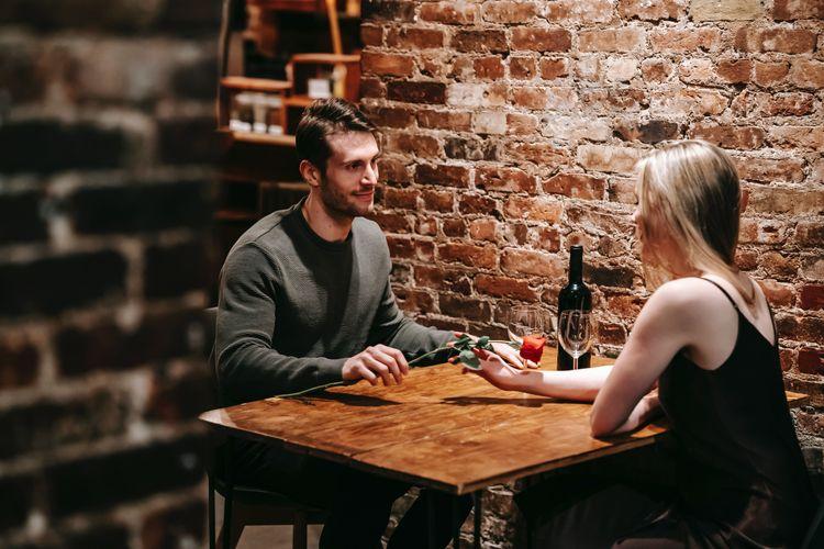 couple at a speed dating event